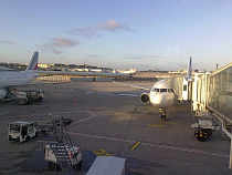 Калининградка наткнулась на яму в московском аэропорту