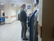 Пациент украл смартфон у пенсионерки в поликлинике Калининграда