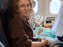 В самолёте Калининград – Москва везли  2-месячную девочку с тяжёлыми пороками