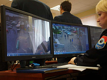 В Калининграде молодёжь сломала шлагбаум у “Планеты” и припарковалась бесплатно