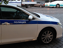 На улице Мариупольской автомобиль сбил вышедшего из подъезда ребенка