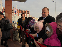 На открытии ФОКа в Зеленоградске команда чиновников правительства обыграла в баскетбол местную  молодежь