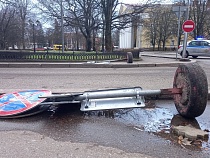 Из-за нового шторма в МЧС попросили калининградцев не ездить на машинах