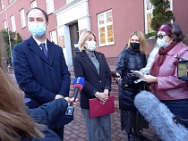 Министр здравоохранения обвинил антиваксеров в лицемерии