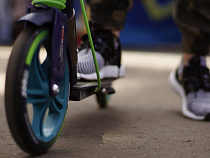 69% автомобилистов высказались против людей на самокатах и гироскутерах (видео)*