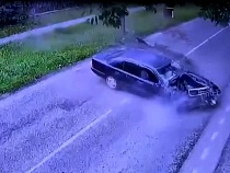 В Калининграде показали фееричный полёт «Мерседеса» в дерево 