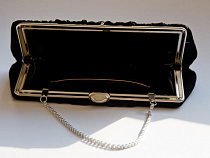 У посетительницы аптеки на Багратиона украли кошелек с бриллиантовыми серьгами