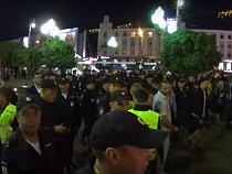 Блогер обвинил полицию в выдавливании болельщиков из центра Калининграда (видео)