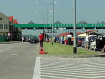 Из-за отмены МПП на границе появился забор из колючей проволоки