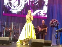 На инаугурации калининградского губернатора выступила певица Валерия