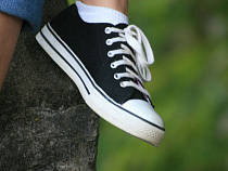 Подросток через вентиляцию проник в овощную палатку и украл деньги