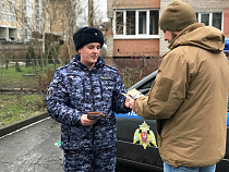 Росгвардейцы рассказали гражданам о мерах безопасности во время новогодних праздников