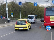 В Калининграде водитель маршрутки уронил девушку у автовокзала