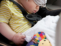 На Суворова грузовик врезался в легковушку: двухлетний пассажир в больнице