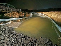 Под Гвардейском затопило объездную дорогу к Истровке