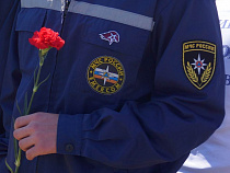 Сотрудники МЧС потушили пожар, растащили аварию и вывезли боеприпас