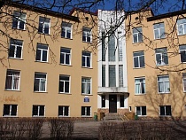 Машины с мигалками ринулись к больнице Озёрска