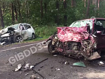 ГИБДД показала, что осталось от машин после лобового столкновения (видео)