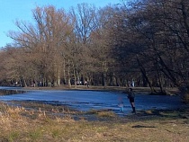 В Калининграде мамочка вывела на лёд 5-летнего ребёнка