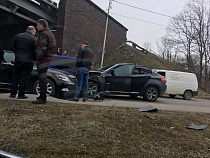 По пути в бывший Балтрайон столкнулись «Лексус» и «БМВ»