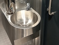 Бабура высказалась о мытье детских рук только холодной водой