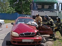 В Гурьевске водителя попавшего под грузовик «Дэу» увезли в больницу