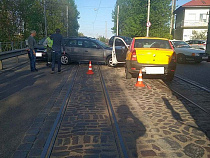 Тройное ДТП на путепроводе на улице Суворова в Калининграде