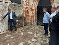 Под Зеленоградском на немецкой стене проявляется силуэт умершей 16 века