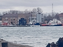 Во время регаты на Балтийской косе задержали паром с детьми