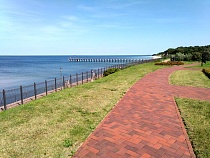 Верхолаз подбирается к застройке у границы госрезиденции в Пионерском