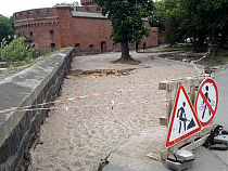 Ремонт тротуара у Музея янтаря затягивается из-за съемок сериала