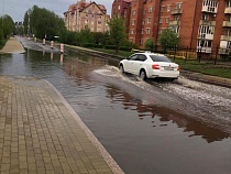 Окружную в Зеленоградске затопило ливнем несмотря на свежий ремонт