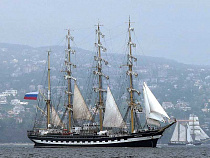 Калининградский барк "Крузенштерн" прибыл в Севастополь
