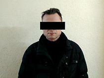 В Калининграде таксист украл у пассажиров подарки и цветы