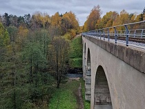 Туристам запретили ходить на топовый мост востока Калининградской области