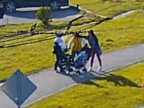 В Калининграде прохожая распылила газ в лицо пенсионерке на велосипеде (видео)