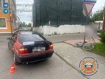 В Правдинске БМВ сбил велосипедиста прямо у дома Наполеона