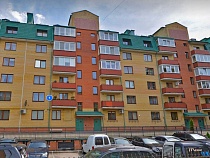 В Калининграде на парковку нового дома в модном районе хлынули фекалии