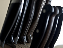 В Калининграде 20-летний молодой человек напал с ножом на спящих родителей 