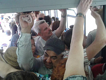 В пригородных поездах на море из Калининграда с утра была давка (видео)