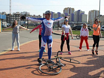 В Калининграде велопробег совместили со спортивной разминкой