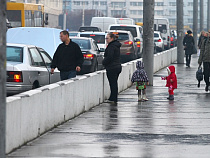 Заглохший Ford застопорил движение на эстакадном мосту в Калининграде