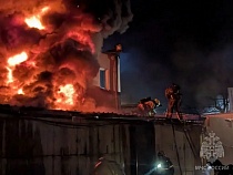 На Аллее Смелых в Калининграде мощно горел автосервис