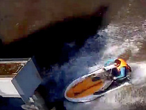 Скутерист врезался в опору моста на Преголе в Калининграде (видео)