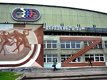 В центре Калининграда у спорткомплекса проредят тополя