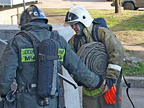 Возгорание в промзоне Светлого переполошило пожарных трёх частей