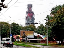 В Калининграде купол Театра кукол принял цвет крови