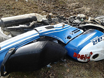 Автомобиль влетел в совершающий обгон мотоцикл: есть пострадавшие