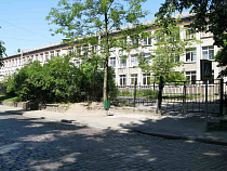 Соцсети: директора лицея №49 увезла скорая помощь*