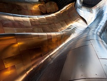 В Калининграде вооружённые бандиты украли медь и сожгли автобус